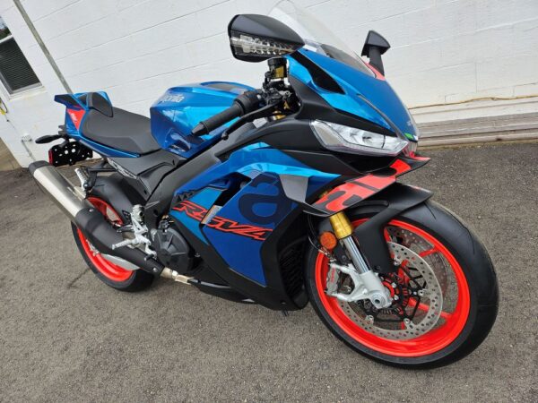2026 Aprilia RSV4 - Image 8