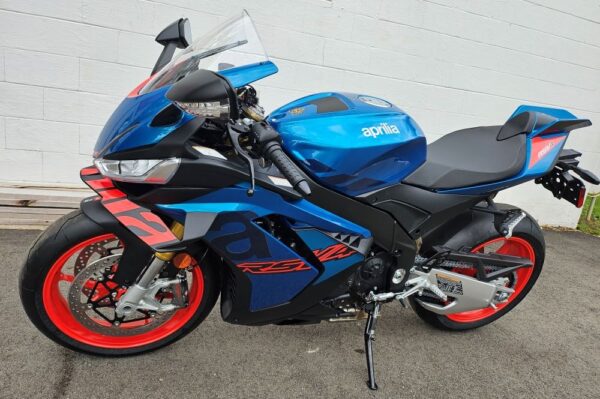 2026 Aprilia RSV4 - Image 4