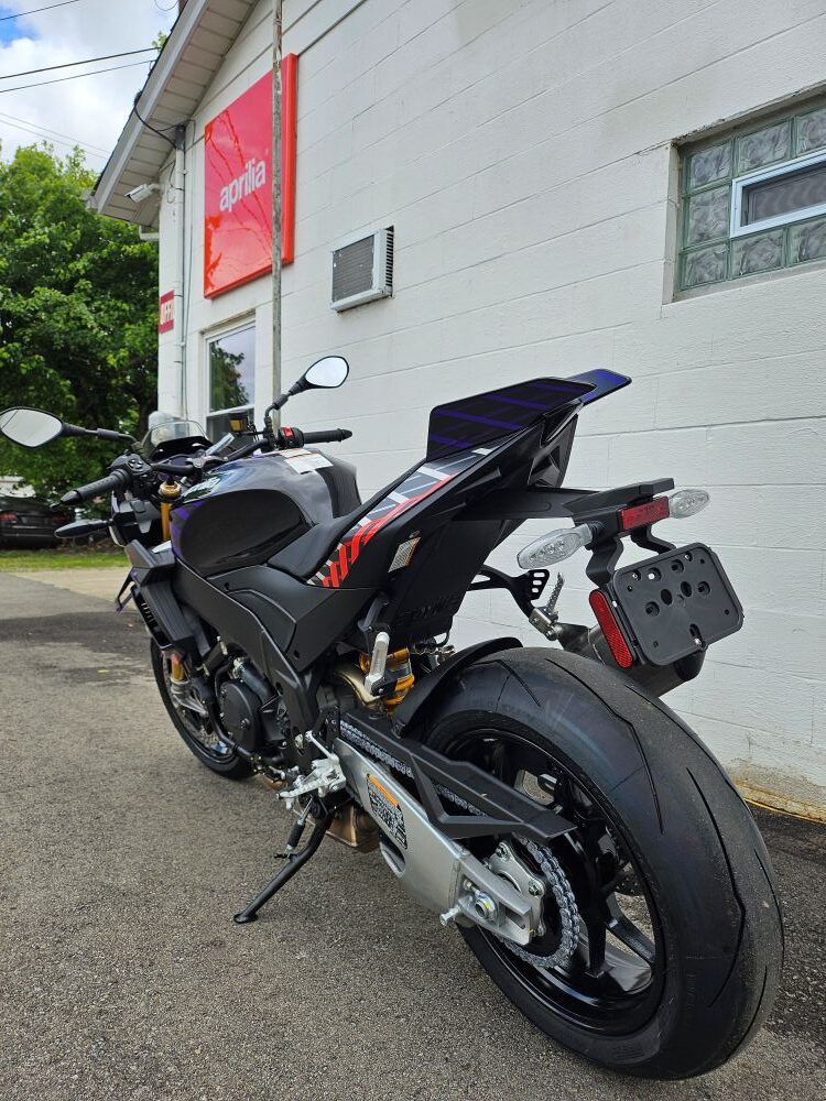 2027 Aprilia Tuono V4 Factory - Image 6