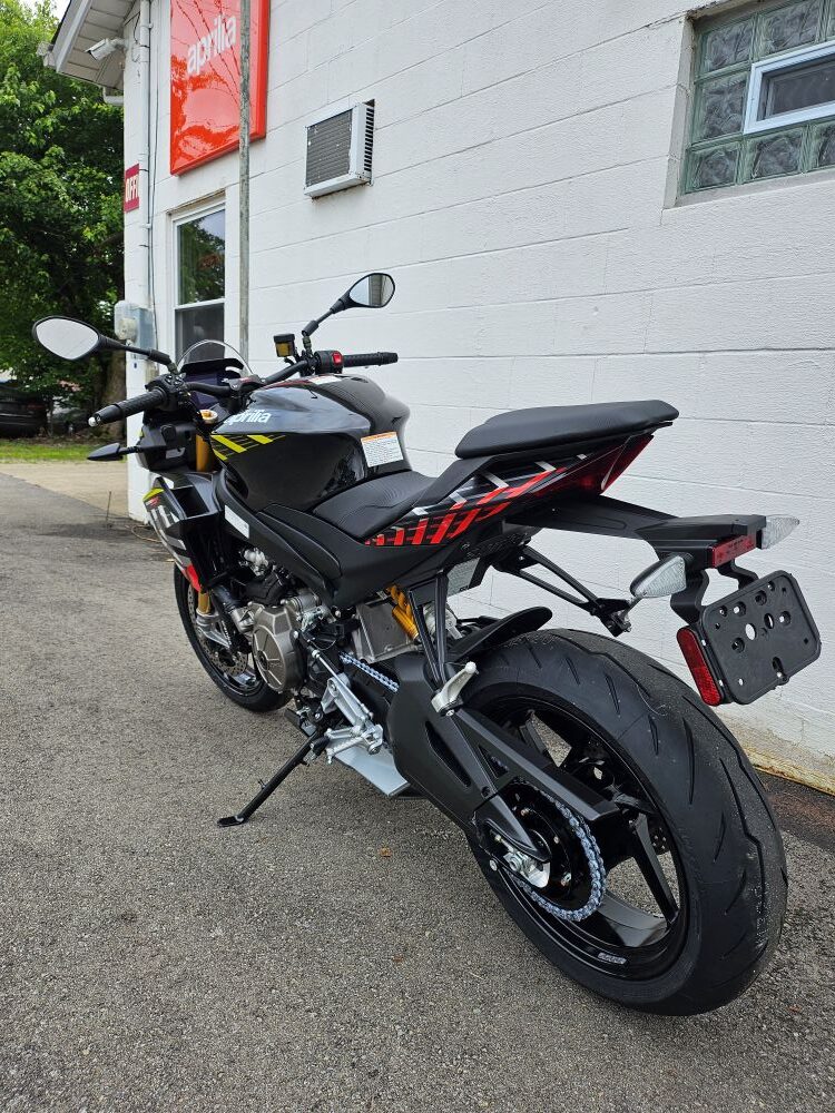 2027 Aprilia Tuono 660 Factory - Image 7