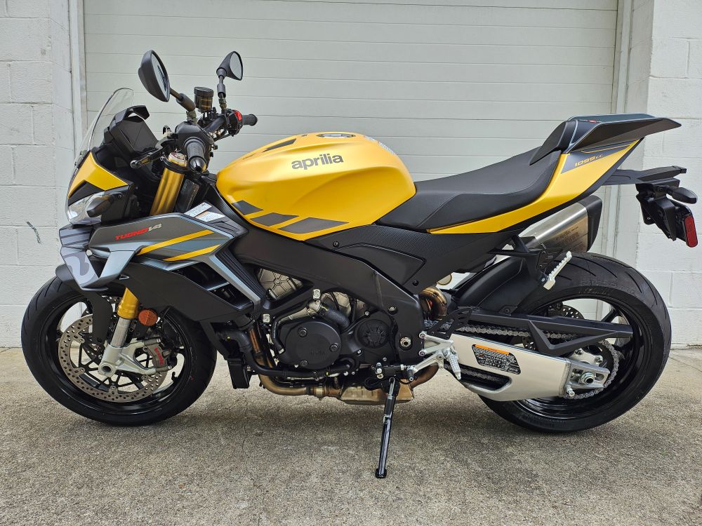 2027 Aprilia Tuono V4 Yellow - Image 6
