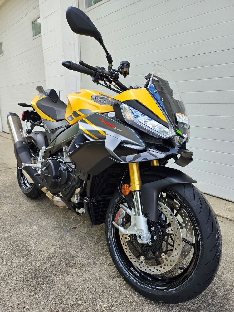 2027 Aprilia Tuono V4 Yellow - Image 4