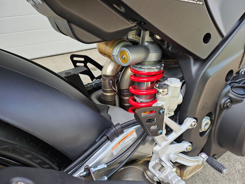 2027 Aprilia Tuono V4 Yellow - Image 10