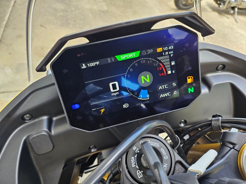2027 Aprilia Tuono V4 Yellow - Image 9