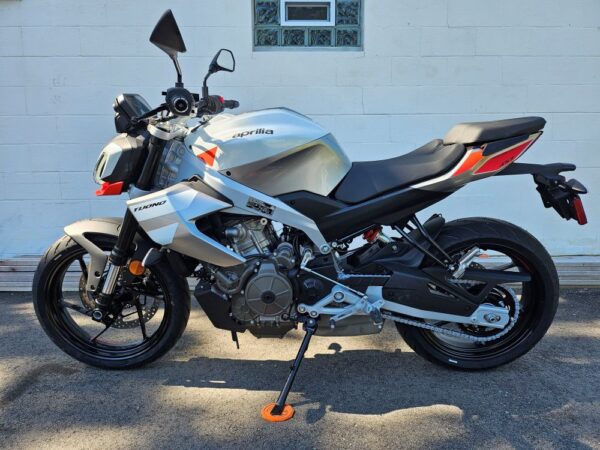 2026 Aprilia Tuono 457 Puma Gray - Image 2