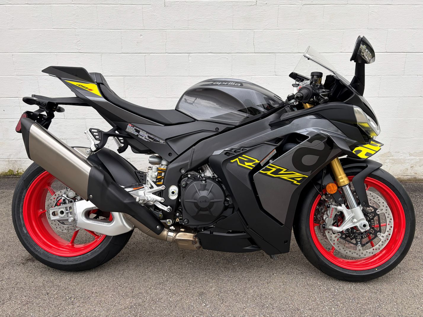 2027 Aprilia RSV4 Poison Yellow