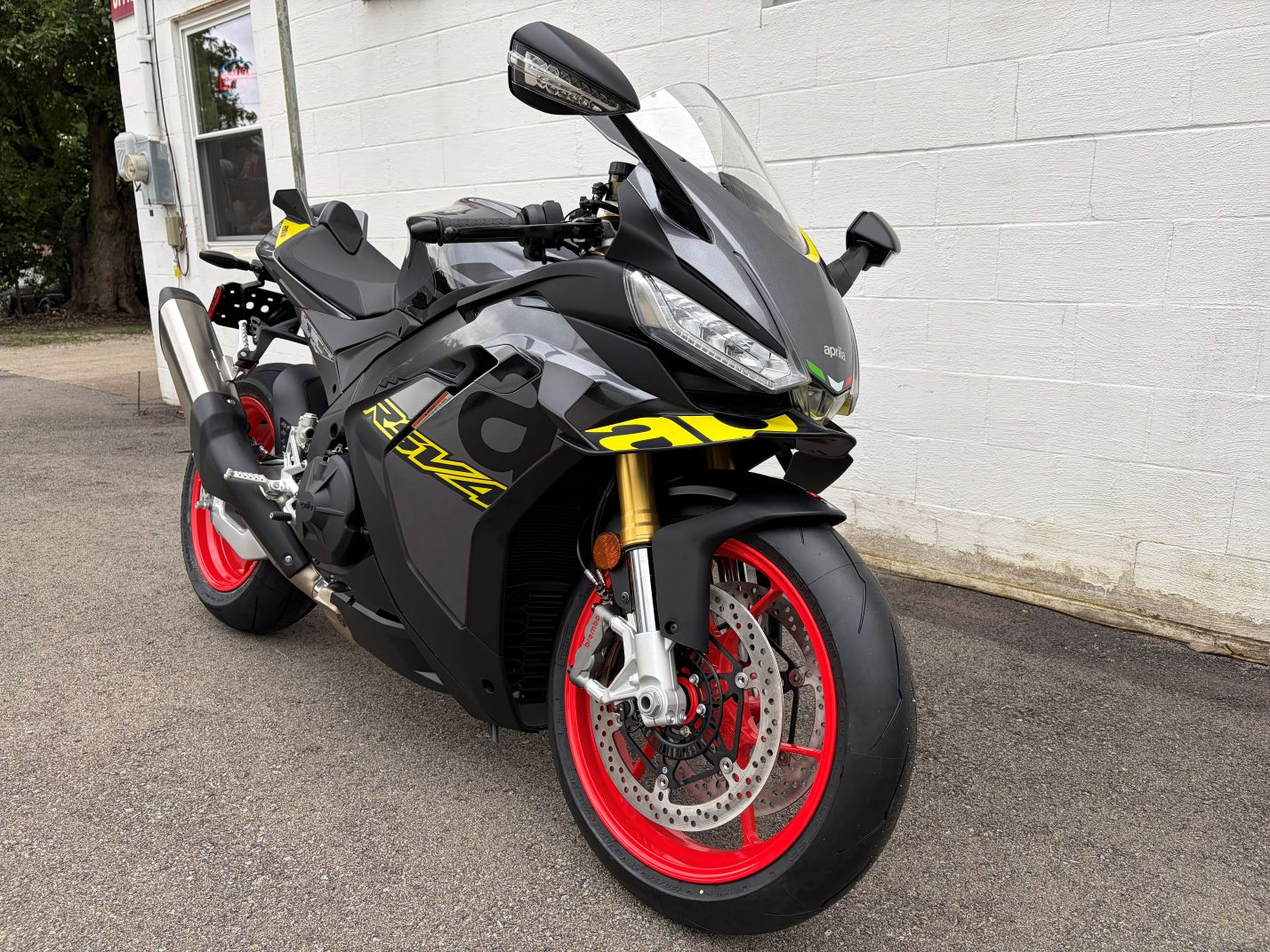 2027 Aprilia RSV4 Poison Yellow - Image 6
