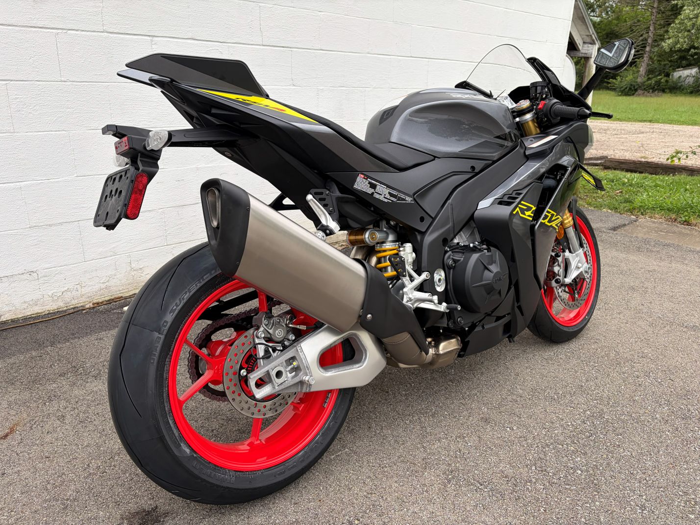 2027 Aprilia RSV4 Poison Yellow - Image 5