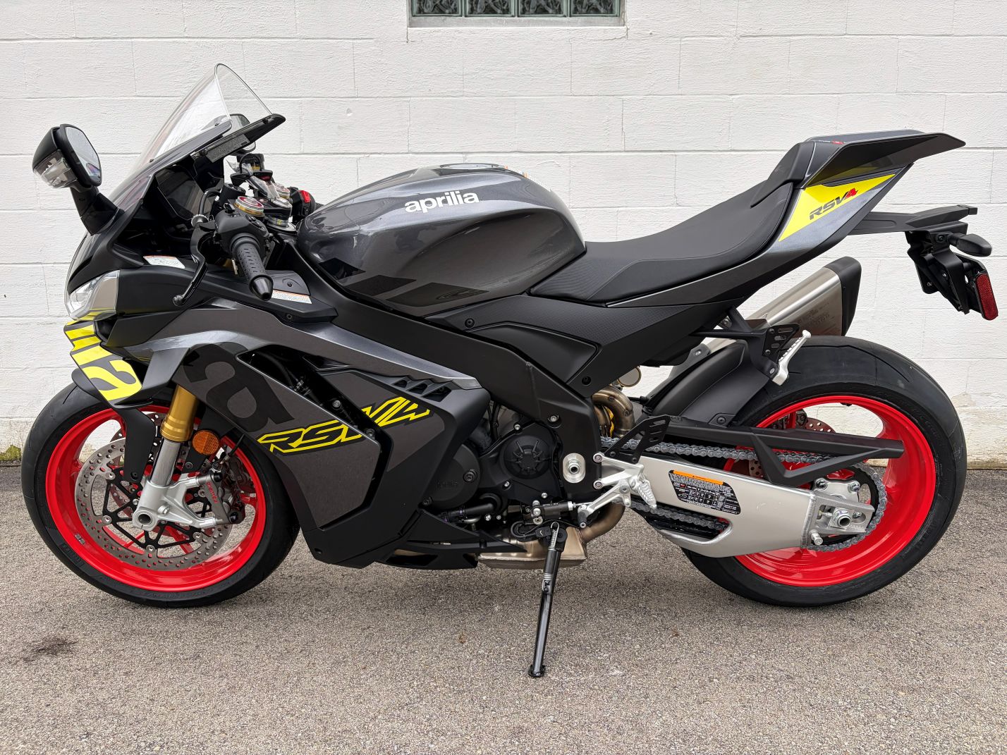 2027 Aprilia RSV4 Poison Yellow - Image 4