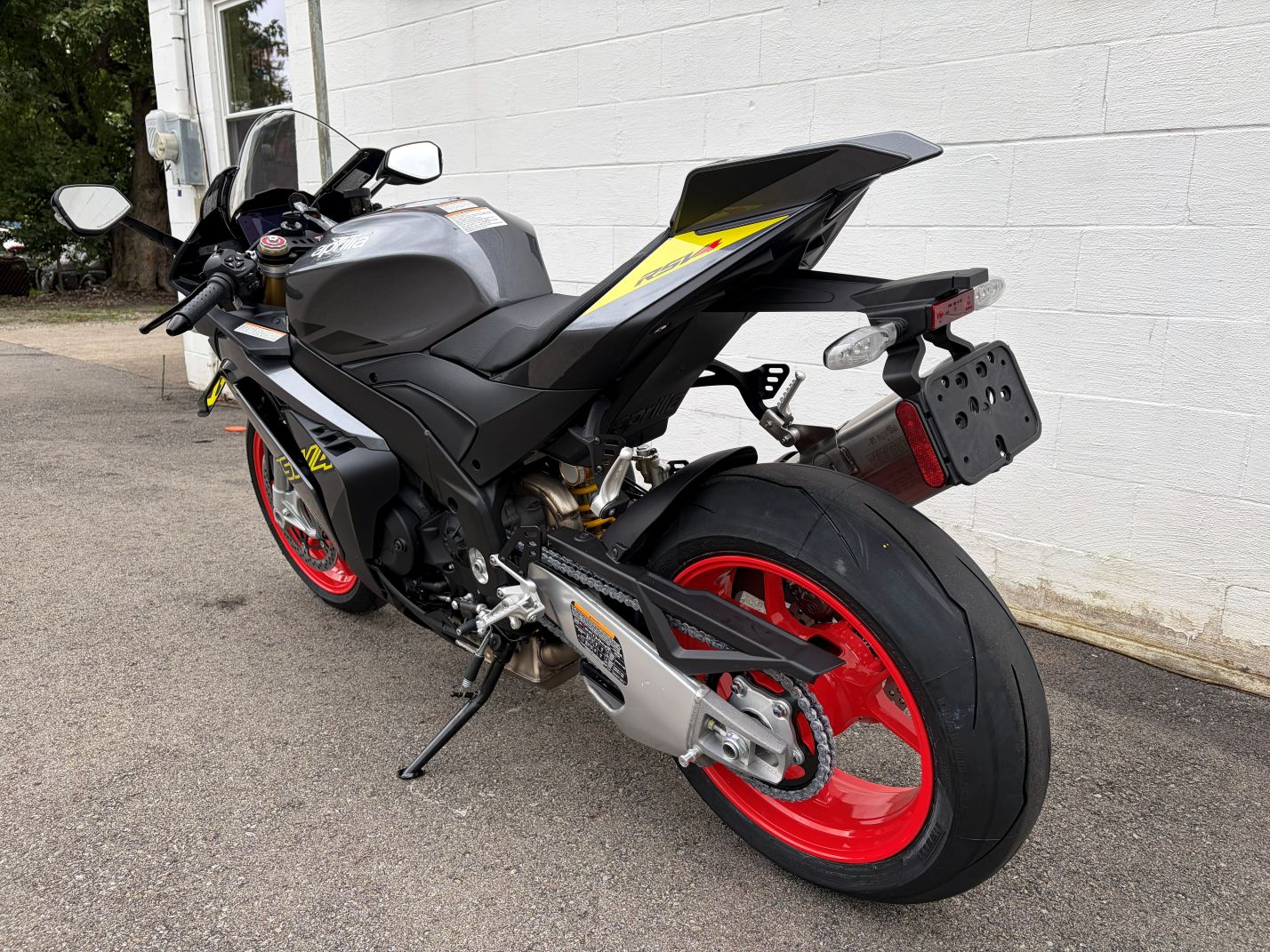2027 Aprilia RSV4 Poison Yellow - Image 3