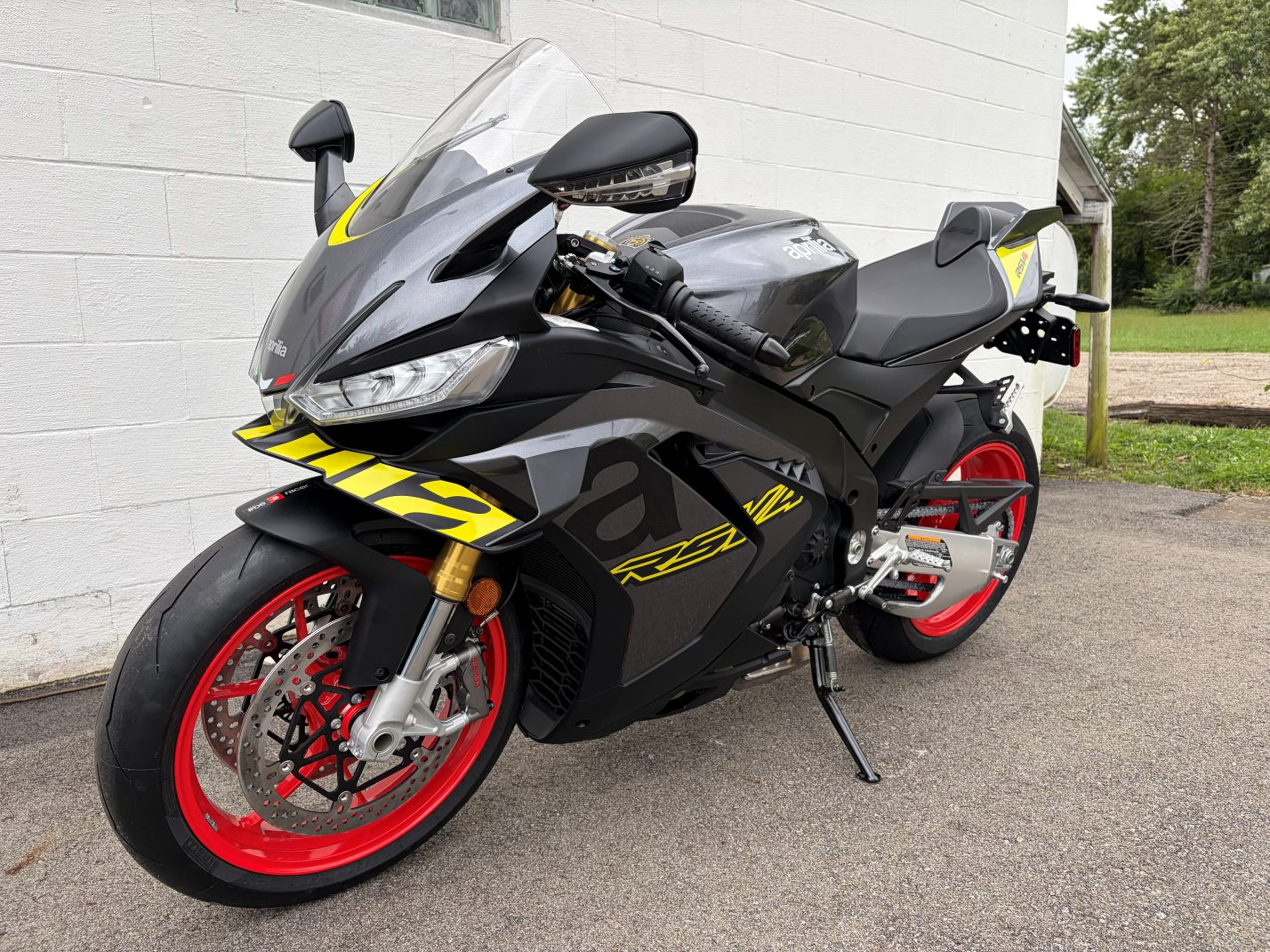 2027 Aprilia RSV4 Poison Yellow - Image 2